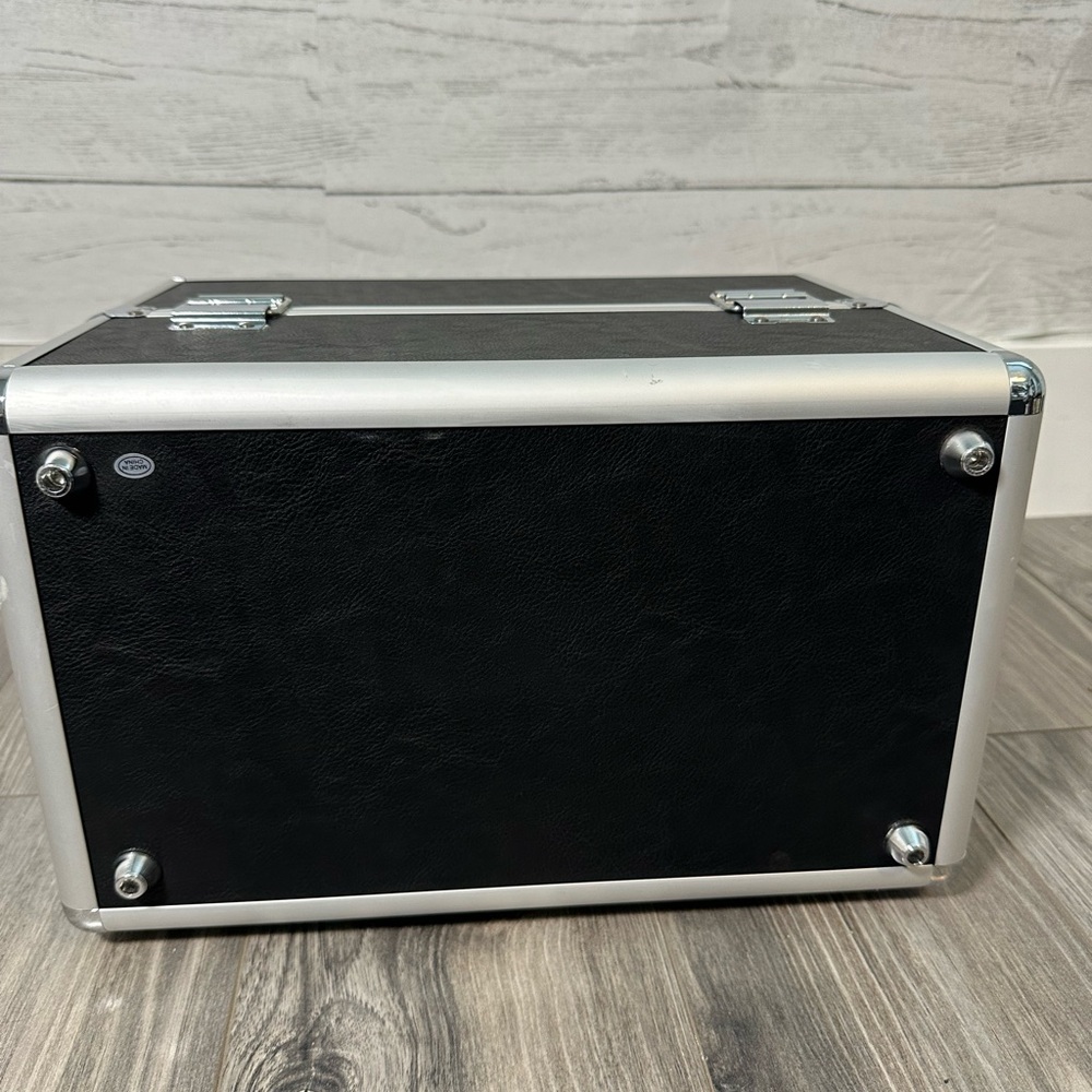 Arbonne professional locking makeup case - Picture 3 of 13